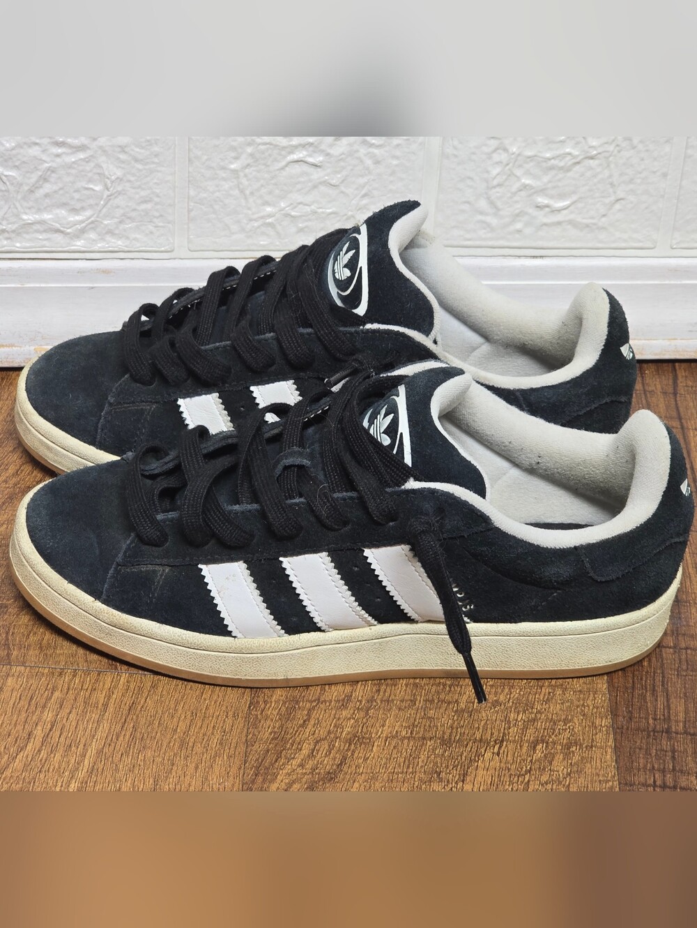 Mens Black And White Suede Low Top Addidas Size 8 5
